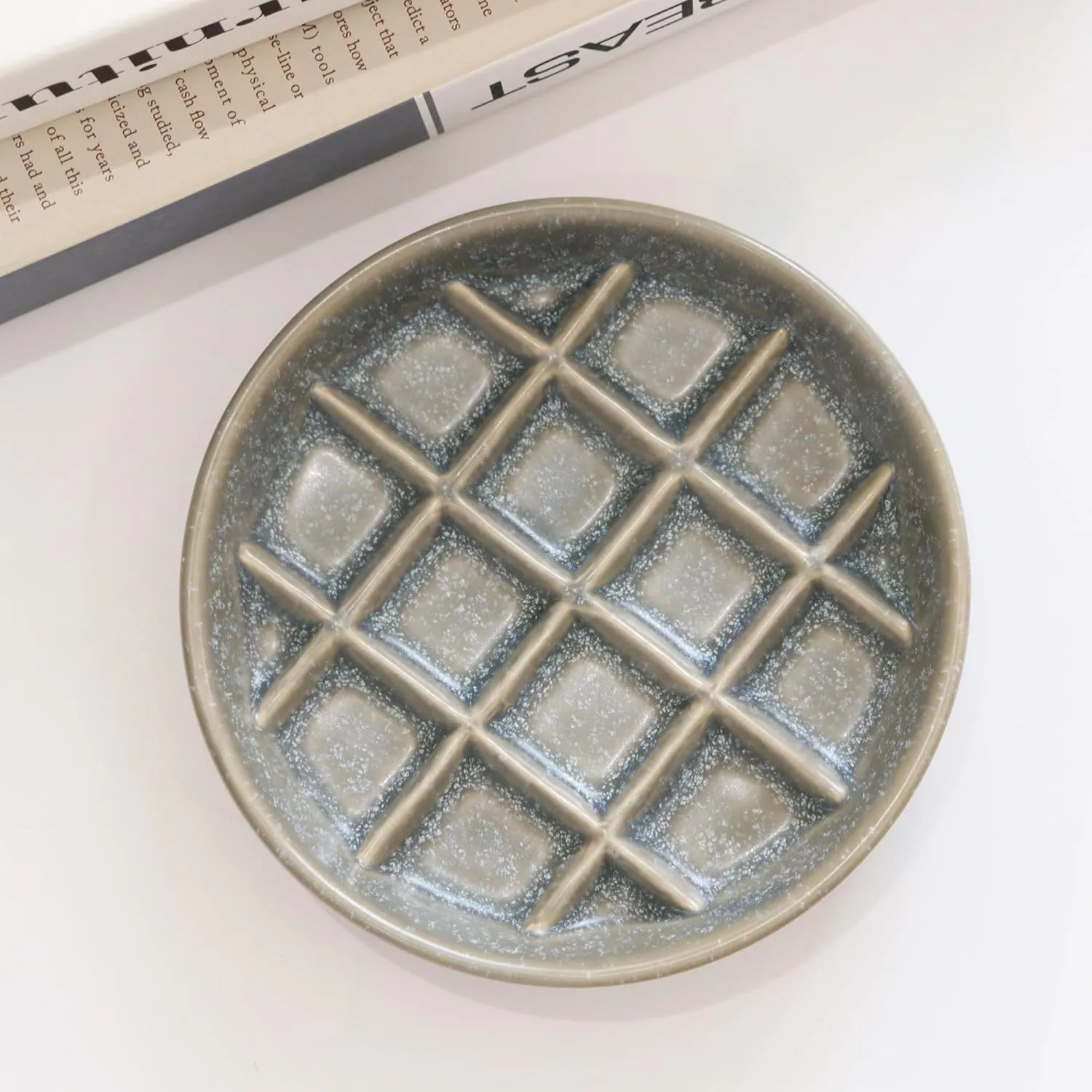 Ceramic Slow Feeder Bowls 6 Inch Shallow Whisker Friendly Food Bowls Grid Dishes Pet Plates for Cats and Puppies, Dishwasher Safe (Grey)